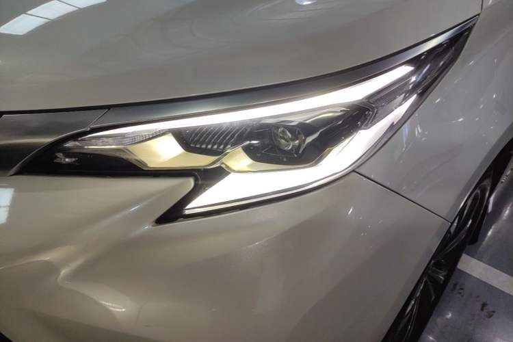 Used Toyota Granvia 2024 2.5L Hybrid Prestige ULTRA Edition Left Front Headlight