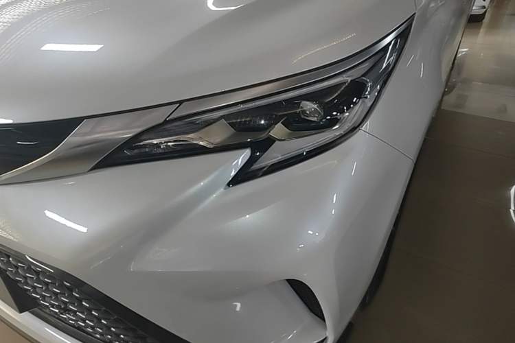 Used Toyota Granvia 2024 2.5L Hybrid Prestige PLUS Four-Wheel Drive Version Left Front Headlight