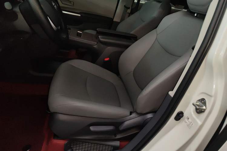 Used Toyota Granvia 2024 2.5L Hybrid Comfort Edition Left Front Seat