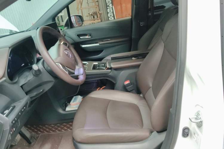 Used Toyota Granvia 2024 2.5L Hybrid Prestige PLUS Four-Wheel Drive Version Left Front Seat