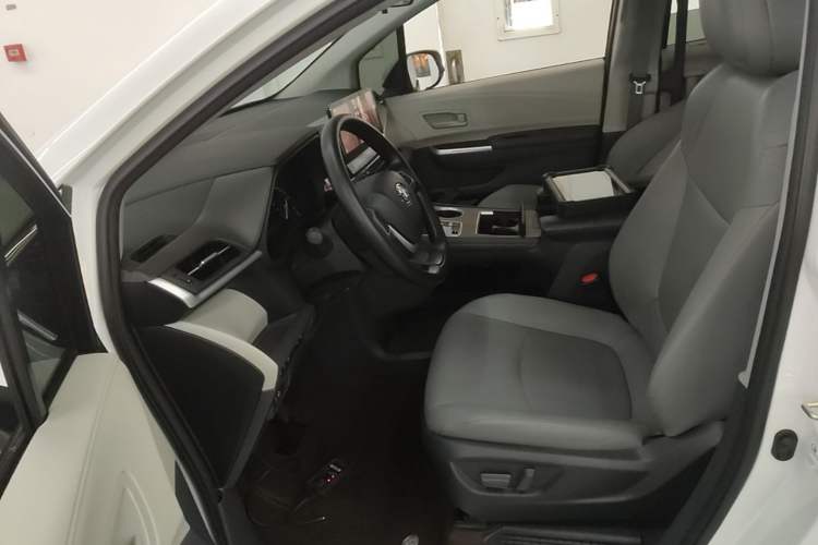 Used Toyota Granvia 2024 2.5L Hybrid Comfort Edition Left Front Seat