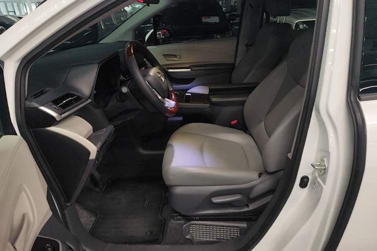 Used Toyota Granvia 2024 2.5L Hybrid Comfort Edition Left Front Seat