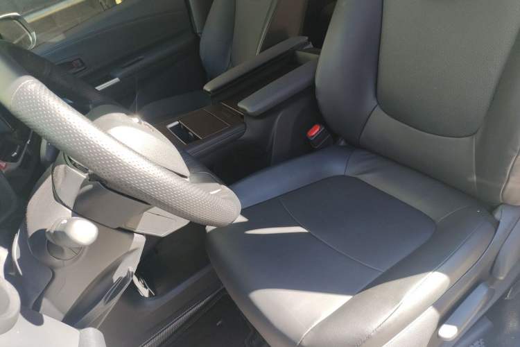 Used Toyota Granvia 2024 2.5L Hybrid Comfort Edition Left Front Seat