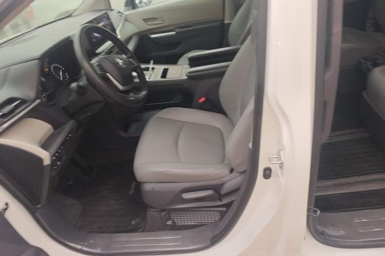 Used Toyota Granvia 2024 2.5L Hybrid Comfort Edition Left Front Seat