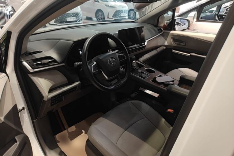 Used Toyota Granvia 2024 2.5L Hybrid Comfort Edition Left Front Seat