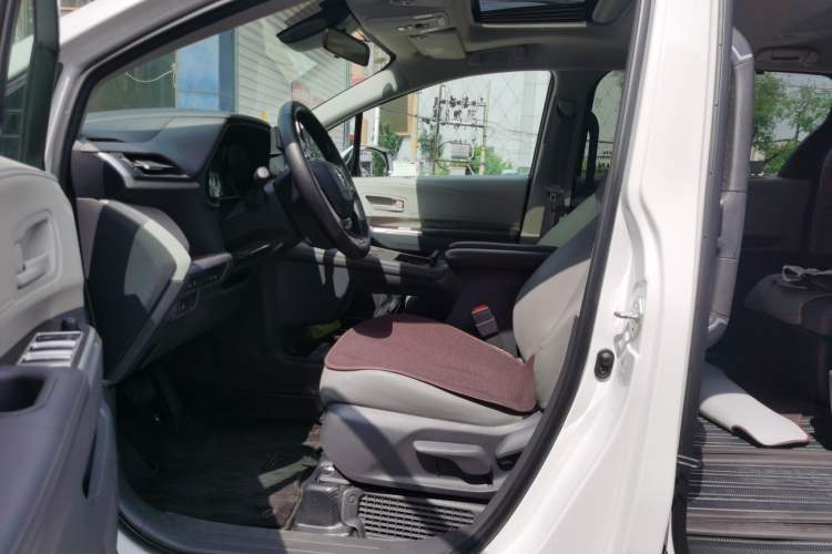 Used Toyota Granvia 2024 2.5L Hybrid Comfort Edition Left Front Seat