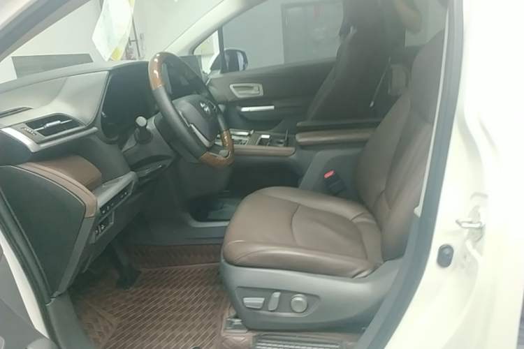 Used Toyota Granvia 2024 2.5L Hybrid Comfort Edition Left Front Seat