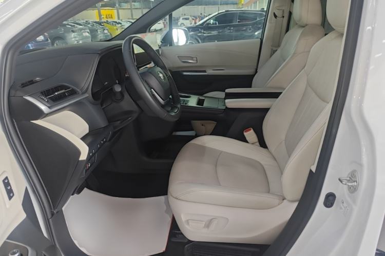 Used Toyota Granvia 2024 2.5L Hybrid Prestige ULTRA Edition Left Front Seat