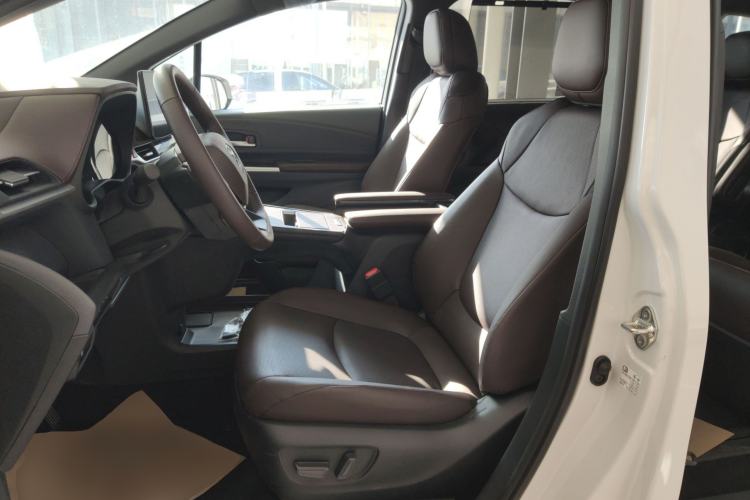 Used Toyota Granvia 2024 2.5L Hybrid Prestige PLUS Four-Wheel Drive Version Left Front Seat