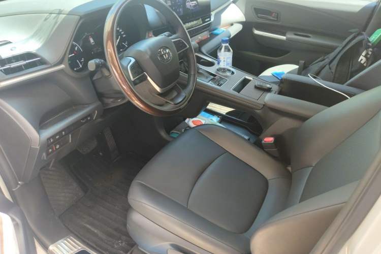 Used Toyota Granvia 2024 2.5L Hybrid Luxury Edition Left Front Seat