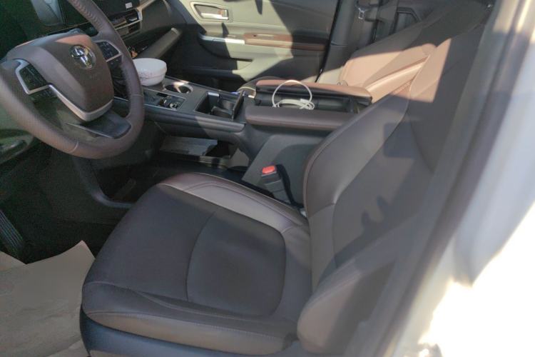 Used Toyota Granvia 2024 2.5L Hybrid Prestige PLUS Four-Wheel Drive Version Left Front Seat