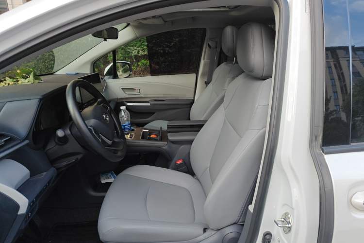 Used Toyota Granvia 2024 2.5L Hybrid Comfort Edition Left Front Seat