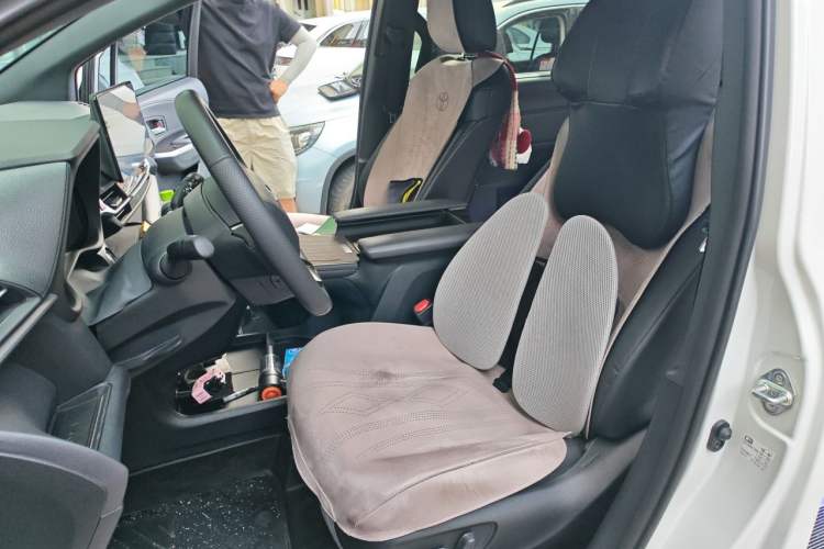 Used Toyota Granvia 2024 2.5L Hybrid Prestige PLUS Four-Wheel Drive Version Left Front Seat