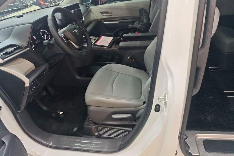 Used Toyota Granvia 2024 2.5L Hybrid Comfort Edition Left Front Seat