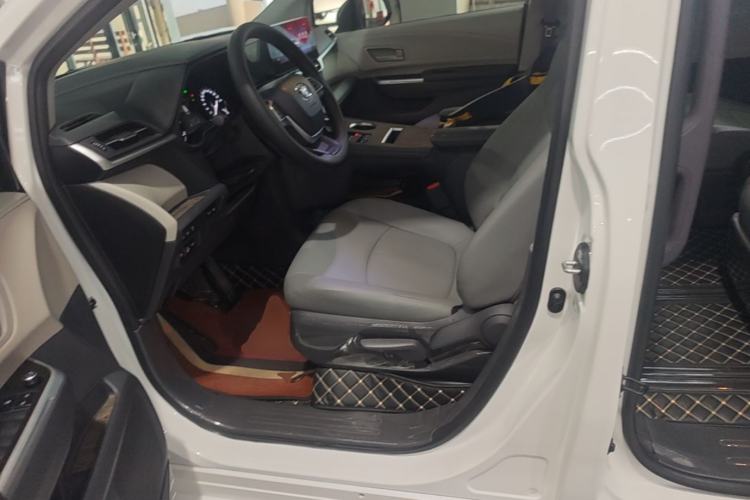 Used Toyota Granvia 2024 2.5L Hybrid Comfort Edition Left Front Seat