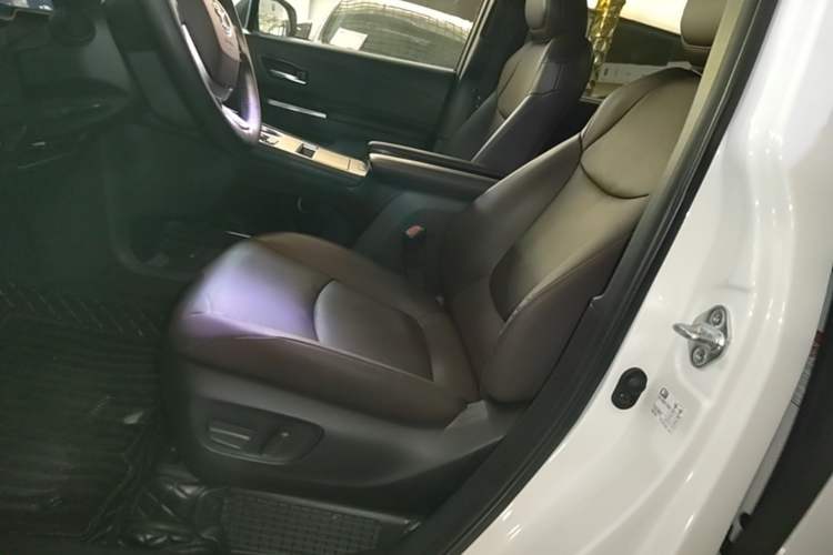 Used Toyota Granvia 2024 2.5L Hybrid Prestige PLUS Four-Wheel Drive Version Left Front Seat