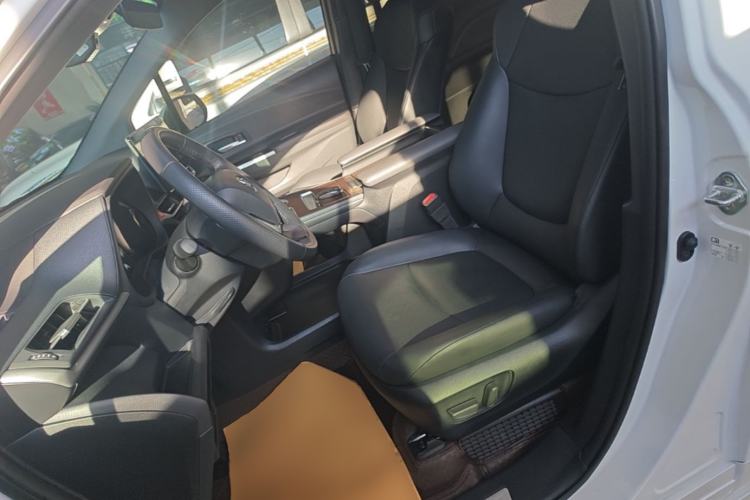 Used Toyota Granvia 2024 2.5L Hybrid Prestige PLUS Edition Left Front Seat