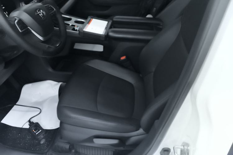 Used Toyota Granvia 2024 2.5L Hybrid Luxury Edition Left Front Seat