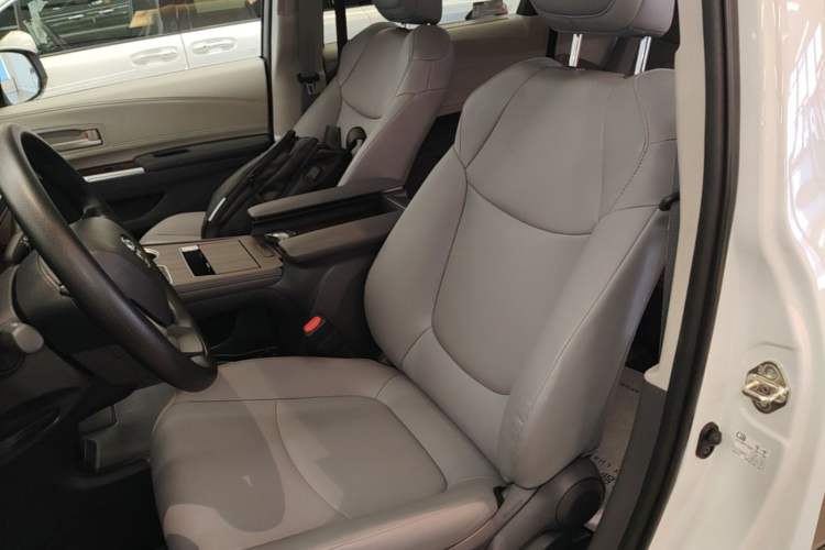 Used Toyota Granvia 2024 2.5L Hybrid Comfort Edition Left Front Seat