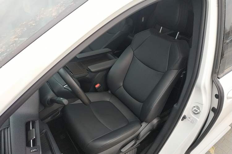 Used Toyota Granvia 2024 2.5L Hybrid Luxury Edition Left Front Seat