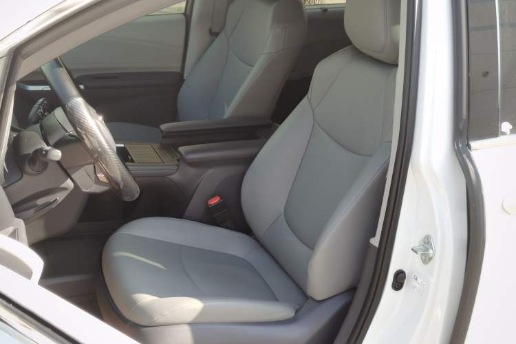 Used Toyota Granvia 2024 2.5L Hybrid Comfort Edition Left Front Seat