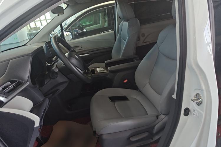Used Toyota Granvia 2024 2.5L Hybrid Comfort Edition Left Front Seat