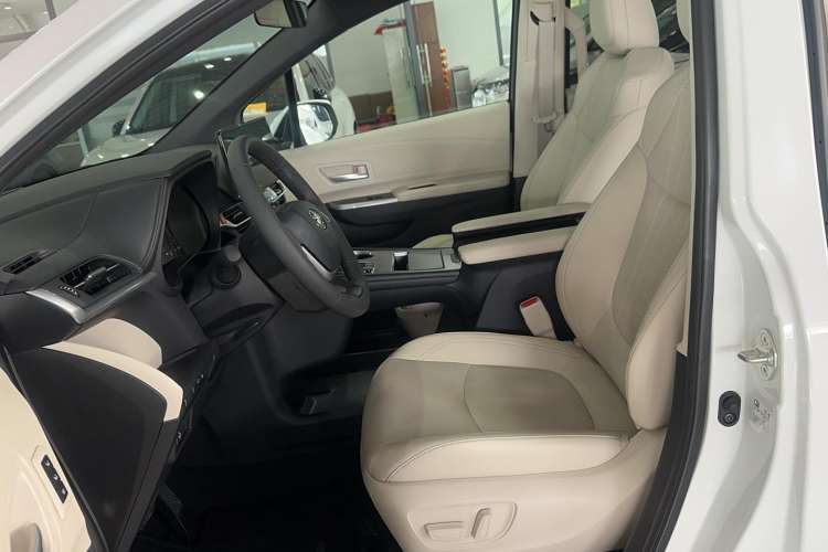 Used Toyota Granvia 2024 2.5L Hybrid Prestige ULTRA Edition Left Front Seat