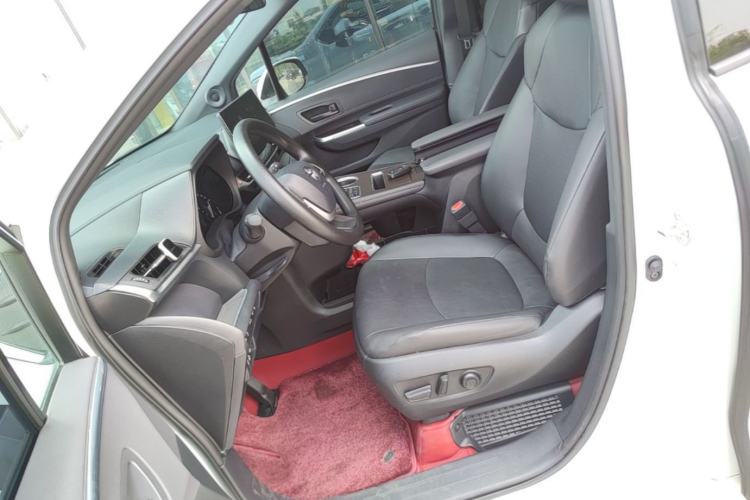 Used Toyota Granvia 2024 2.5L Hybrid Luxury Edition Left Front Seat