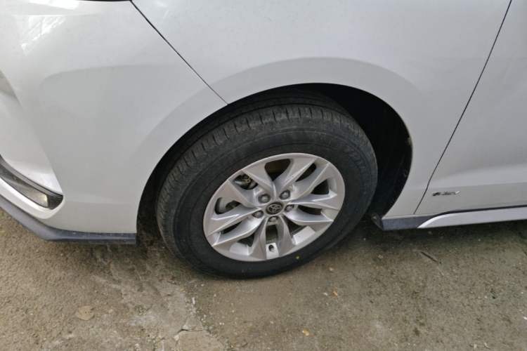 Used Toyota Granvia 2024 2.5L Hybrid Comfort Edition Left Front Wheel Hub