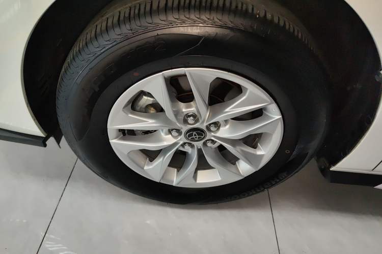 Used Toyota Granvia 2024 2.5L Hybrid Comfort Edition Left Front Wheel Hub