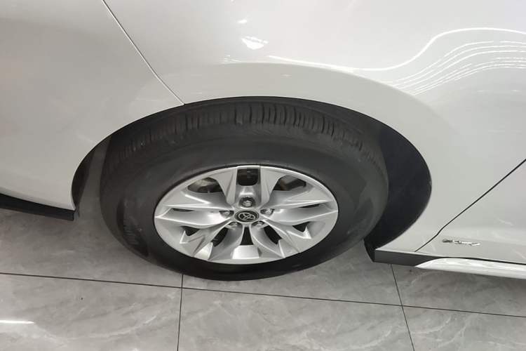 Used Toyota Granvia 2024 2.5L Hybrid Comfort Edition Left Front Wheel Hub