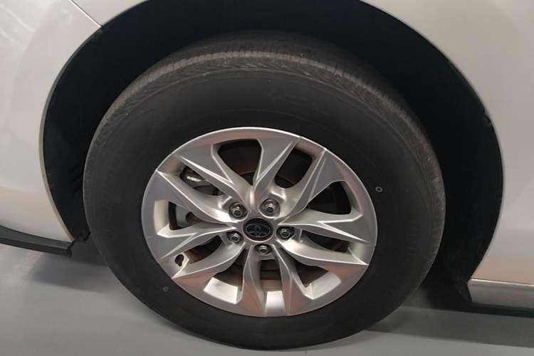 Used Toyota Granvia 2024 2.5L Hybrid Comfort Edition Left Front Wheel Hub