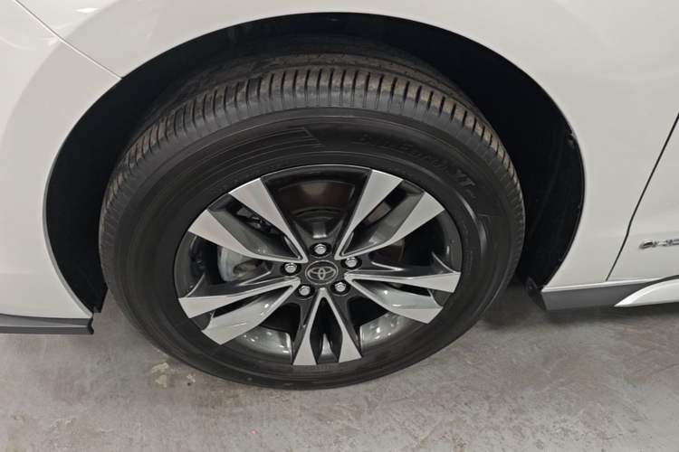Used Toyota Granvia 2024 2.5L Hybrid Luxury Edition Left Front Wheel Hub