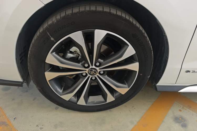 Used Toyota Granvia 2024 2.5L Hybrid Prestige ULTRA Edition Left Front Wheel Hub