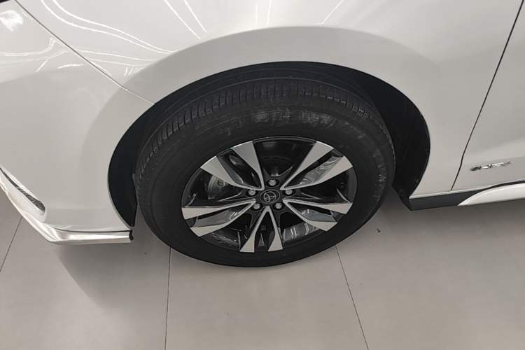 Used Toyota Granvia 2024 2.5L Hybrid Prestige PLUS Four-Wheel Drive Version Left Front Wheel Hub