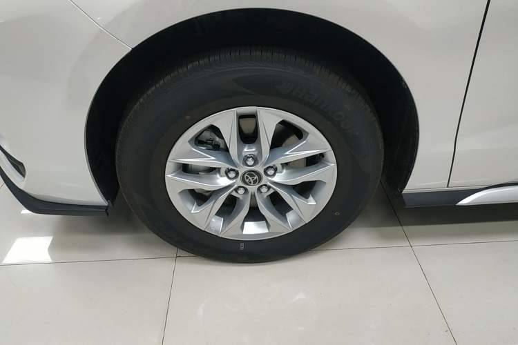 Used Toyota Granvia 2024 2.5L Hybrid Comfort Edition Left Front Wheel Hub