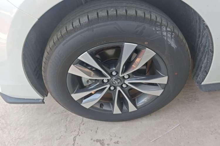 Used Toyota Granvia 2024 2.5L Hybrid Luxury Edition Left Front Wheel Hub
