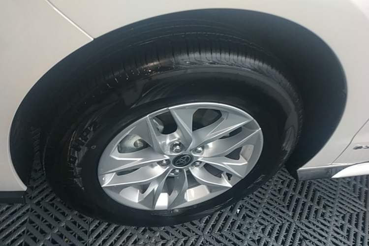 Used Toyota Granvia 2024 2.5L Hybrid Comfort Edition Left Front Wheel Hub