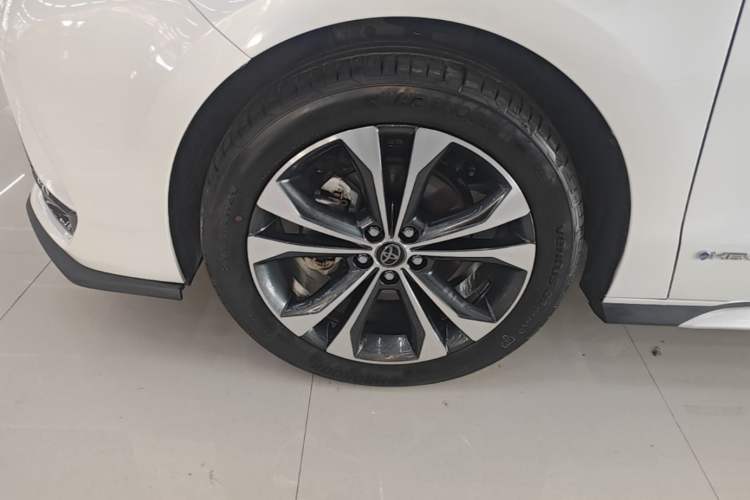 Used Toyota Granvia 2024 2.5L Hybrid Prestige ULTRA Edition Left Front Wheel Hub