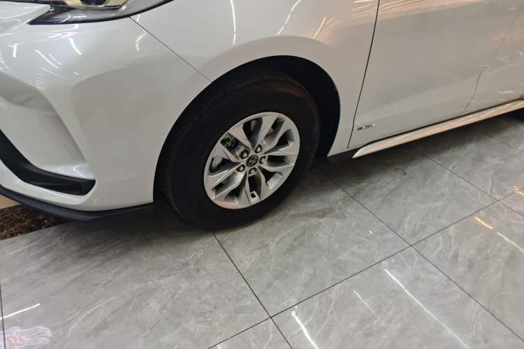 Used Toyota Granvia 2024 2.5L Hybrid Comfort Edition Left Front Wheel Hub
