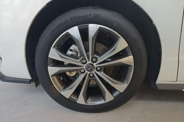 Used Toyota Granvia 2024 2.5L Hybrid Prestige PLUS Edition Left Front Wheel Hub