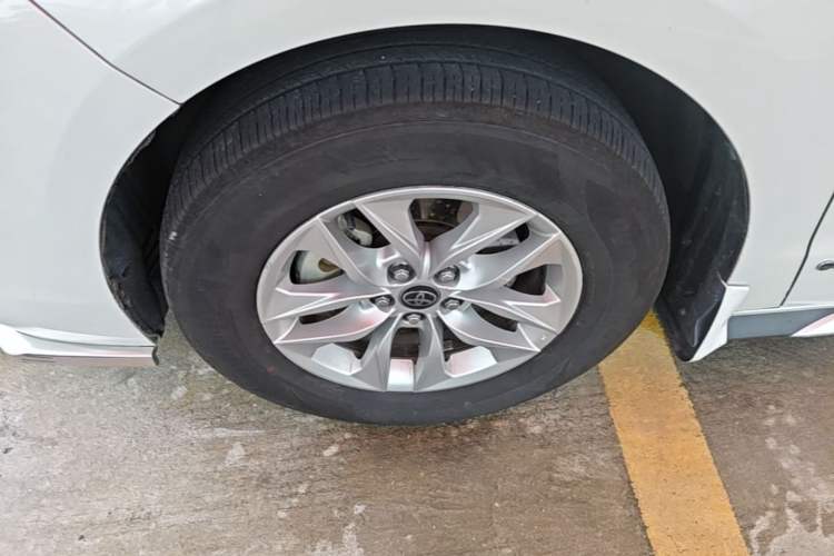 Used Toyota Granvia 2024 2.5L Hybrid Comfort Edition Left Front Wheel Hub
