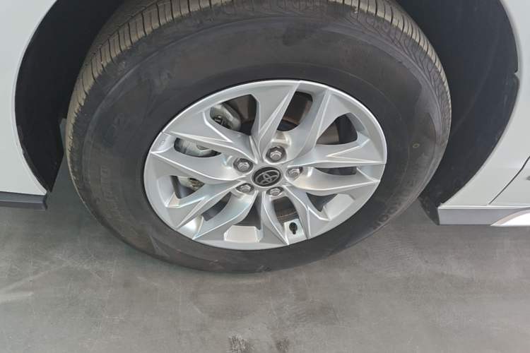 Used Toyota Granvia 2024 2.5L Hybrid Comfort Edition Left Front Wheel Hub