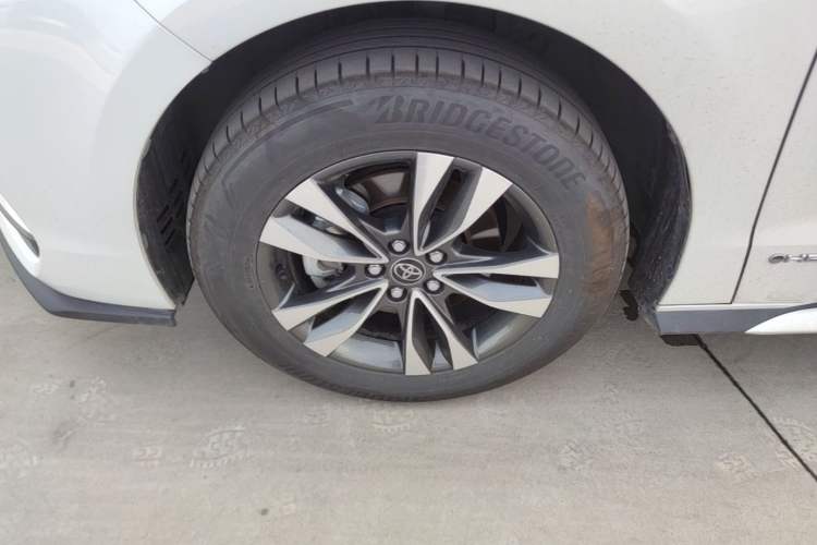 Used Toyota Granvia 2024 2.5L Hybrid Luxury Edition Left Front Wheel Hub