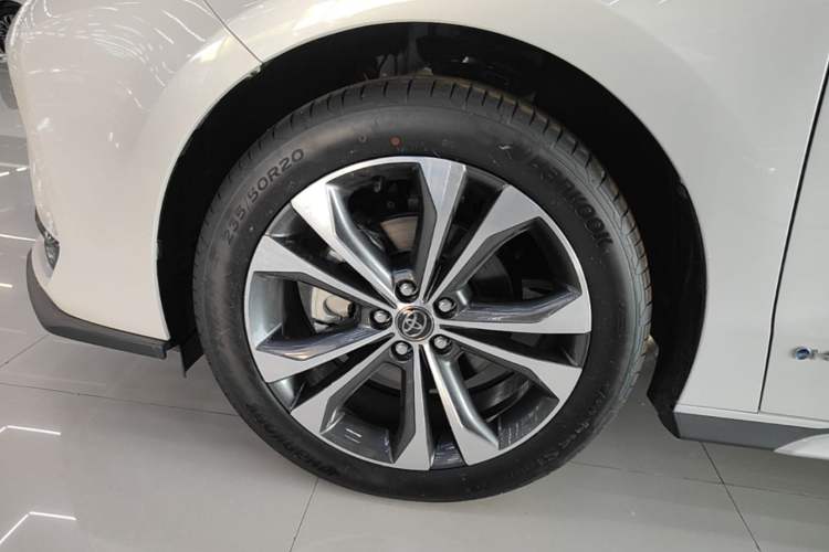 Used Toyota Granvia 2024 2.5L Hybrid Prestige PLUS Edition Left Front Wheel Hub