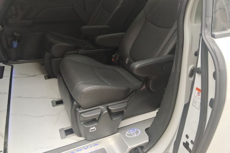Used Toyota Granvia 2024 2.5L Hybrid Prestige PLUS Four-Wheel Drive Version Left Rear Seat