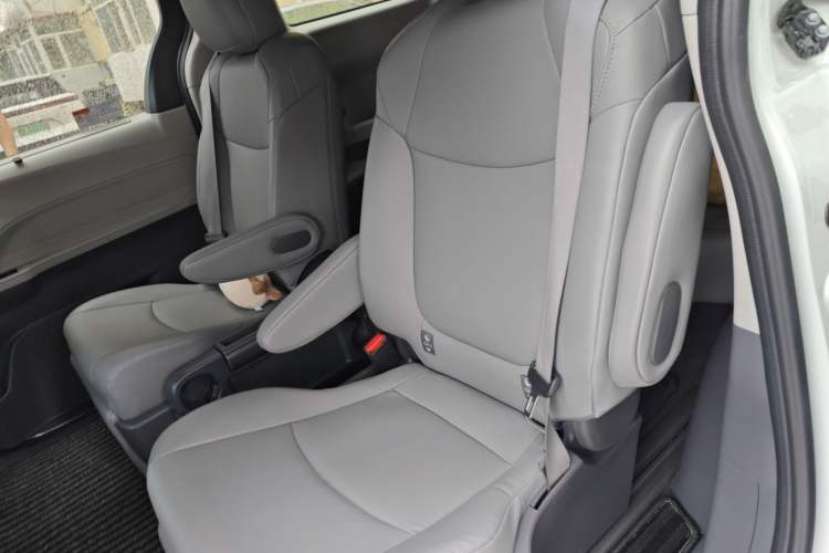 Used Toyota Granvia 2024 2.5L Hybrid Comfort Edition Left Rear Seat