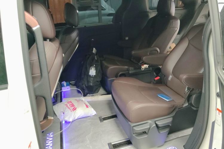 Used Toyota Granvia 2024 2.5L Hybrid Prestige PLUS Four-Wheel Drive Version Left Rear Seat