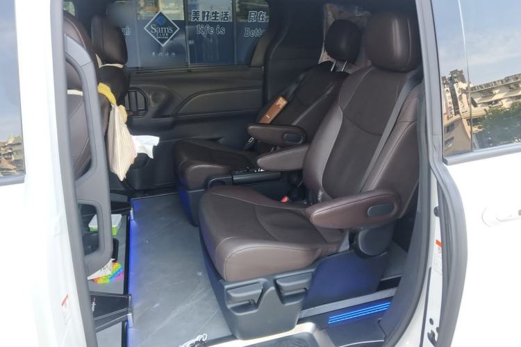 Used Toyota Granvia 2024 2.5L Hybrid Prestige PLUS Four-Wheel Drive Version Left Rear Seat