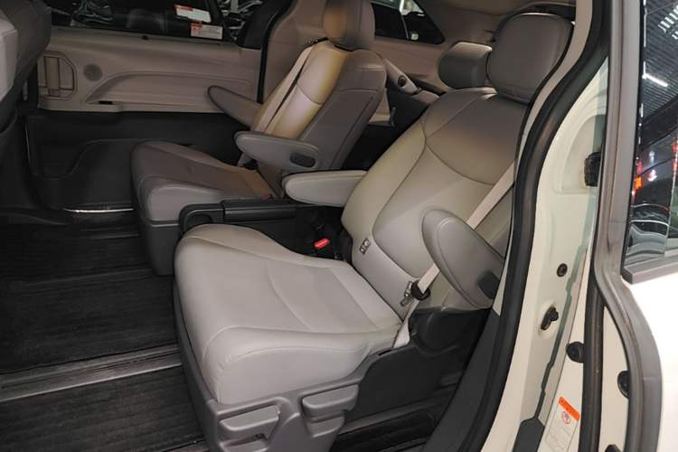 Used Toyota Granvia 2024 2.5L Hybrid Comfort Edition Left Rear Seat